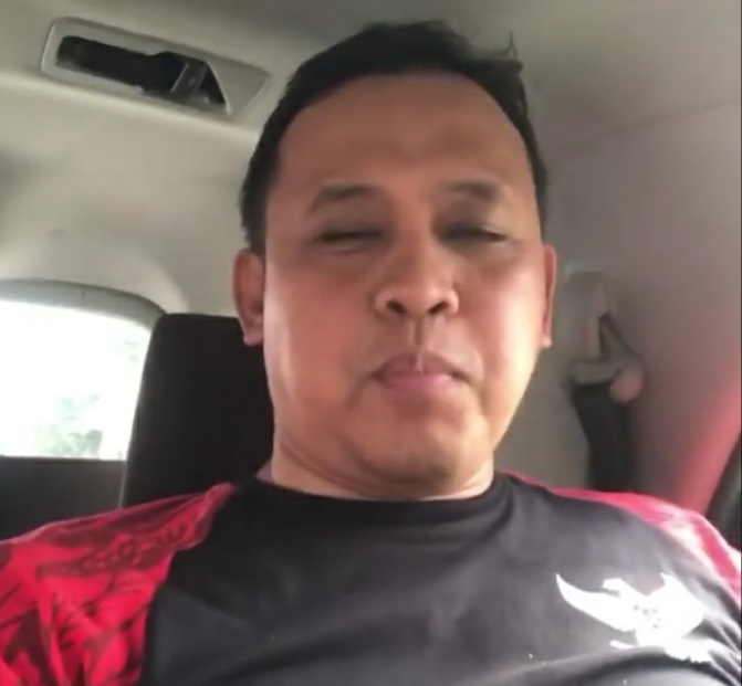 Pemkot Bekasi mengumumkan penundaan pelaksanaan rapid test atau tes massal COVID-19 di Stadion Patriot Candrabaga Besok