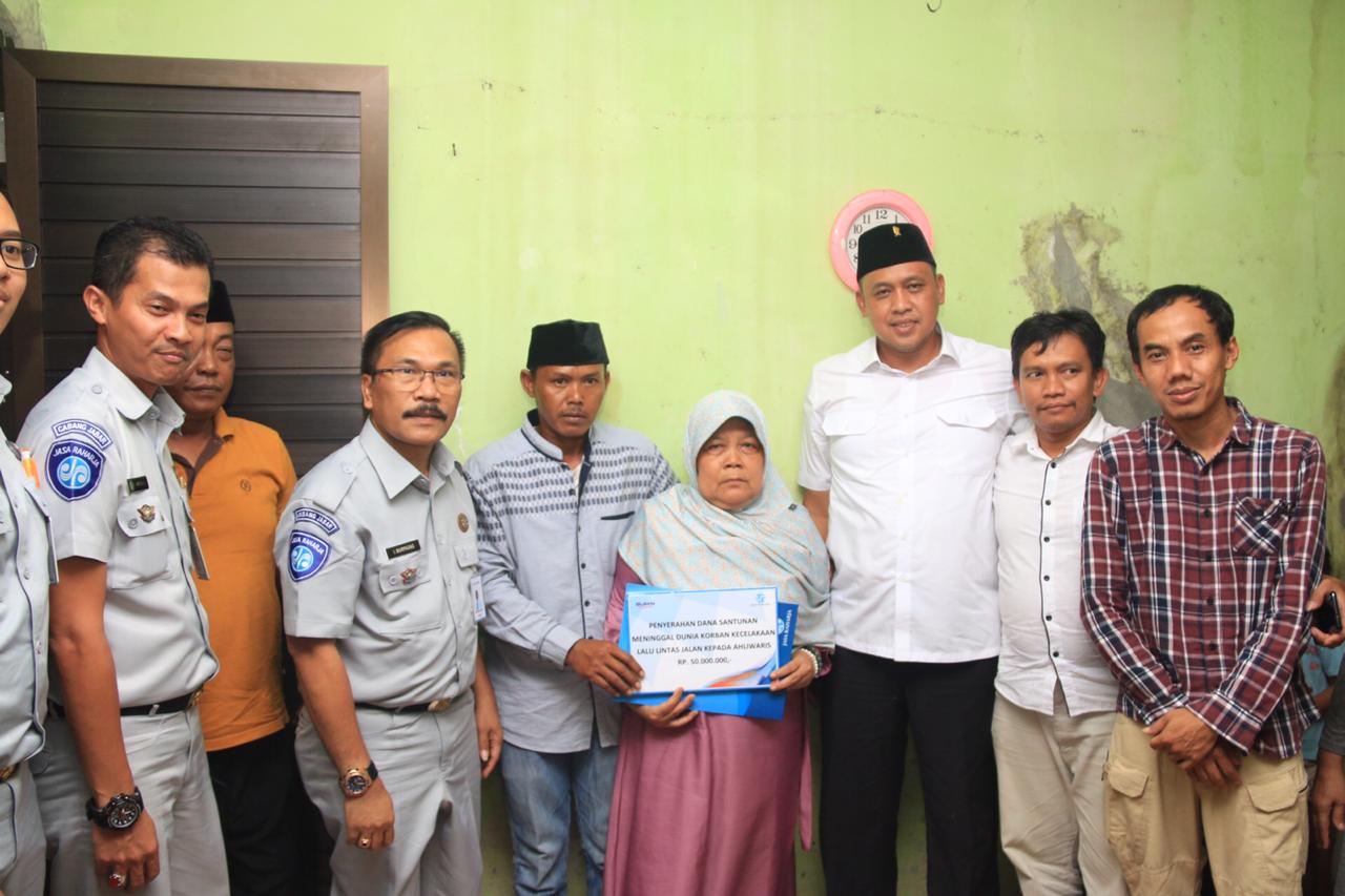 Wakil Walikota Bekasi Berikan Santunan Keluarga Korban Kecelakaan Jalan Siliwangi