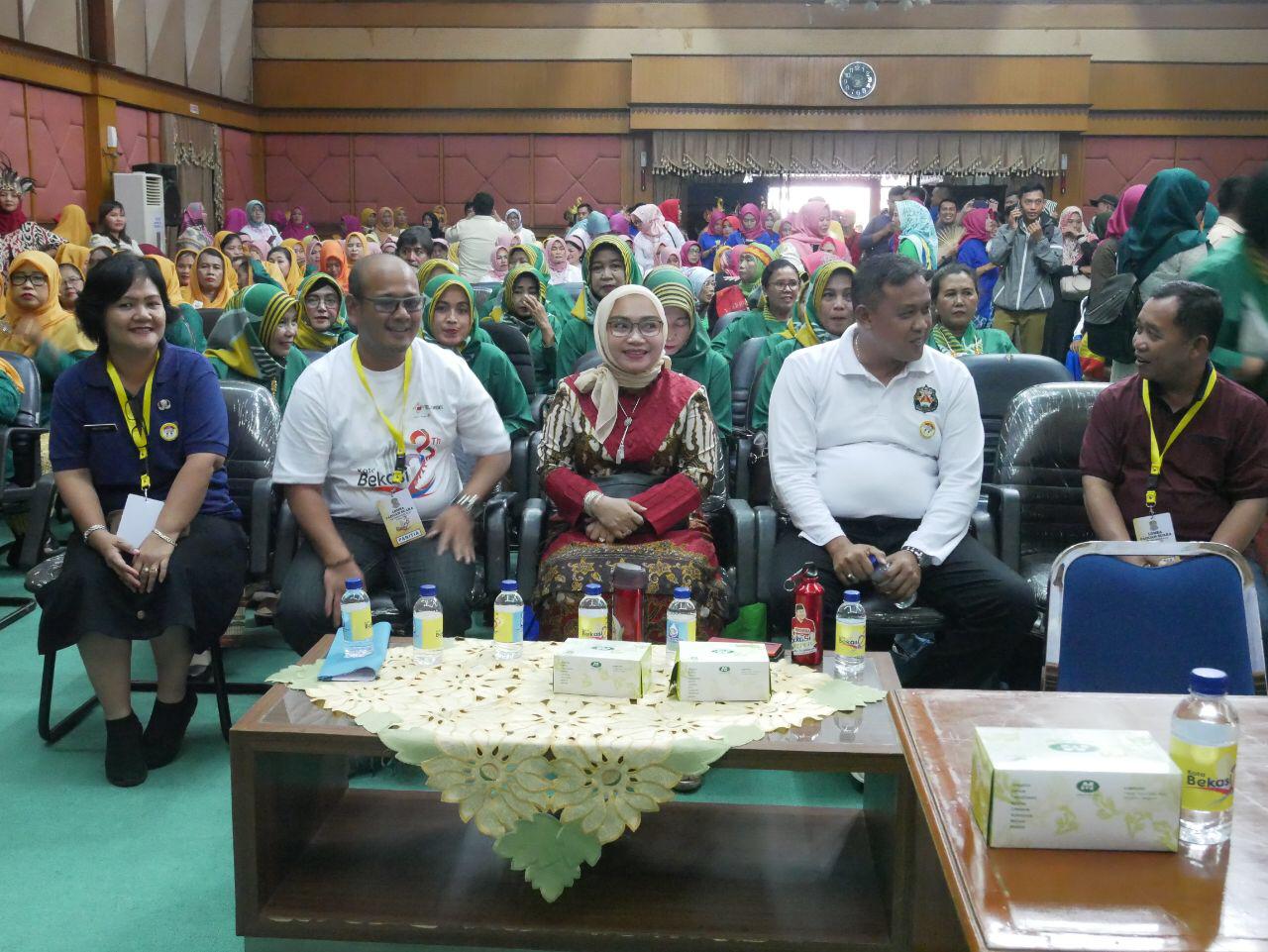 Wakil Walikota Bekasi Membuka Lomba Padus Antar Kekurahan Tingkat Kota Bekasi Dalam Rangka Memeriahkan HUT Kota Bekasi Ke-23