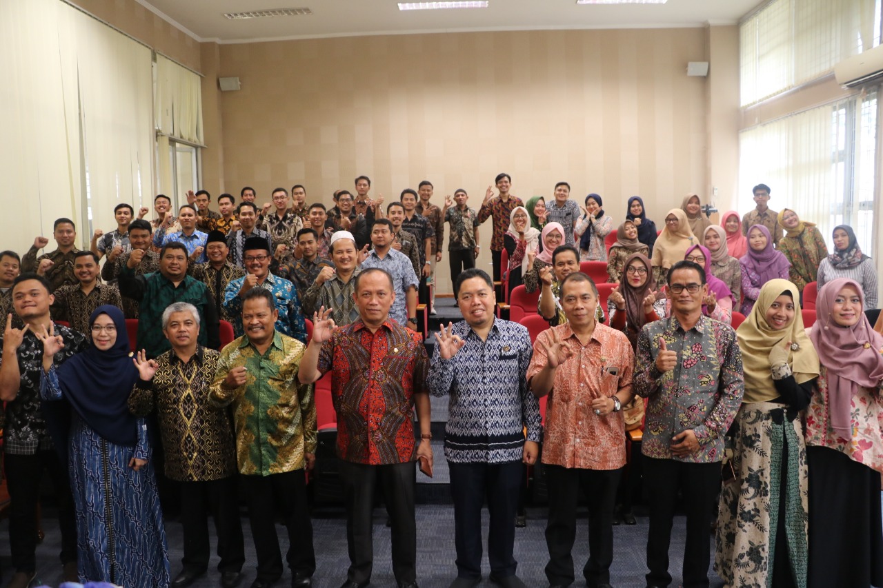 Membiasakan Berbahasa Arab Inggris Untuk Menuju World Class University