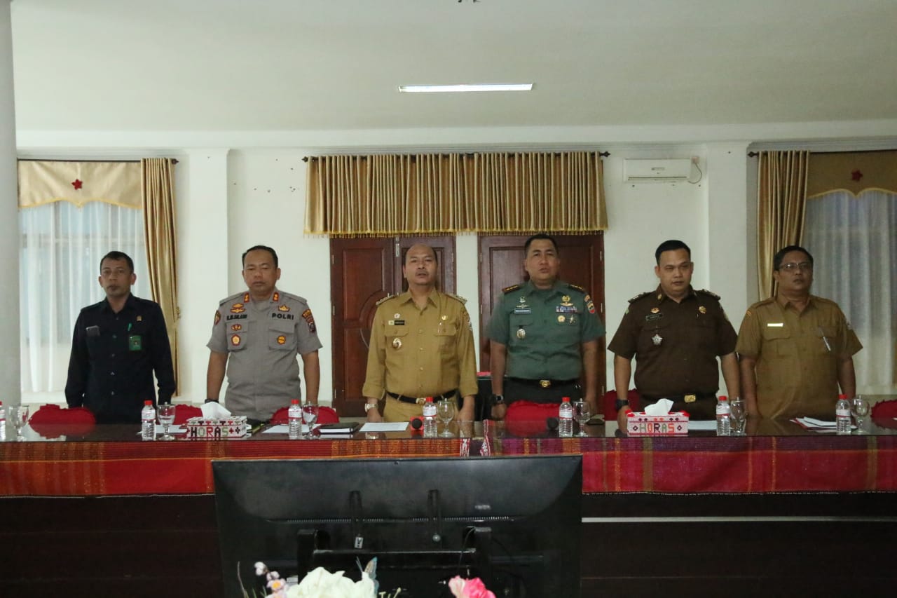 Hadapi Pandemi Covid-19, Bupati Taput bersama Forkopimda Tandatangani Pernyataan Bersama