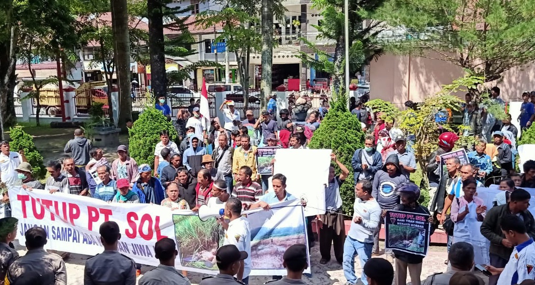 Kembali Aksi Demo Ke DPRD Taput, Minta Aktivitas PT SOL Untuk Sementara Di Hentikan