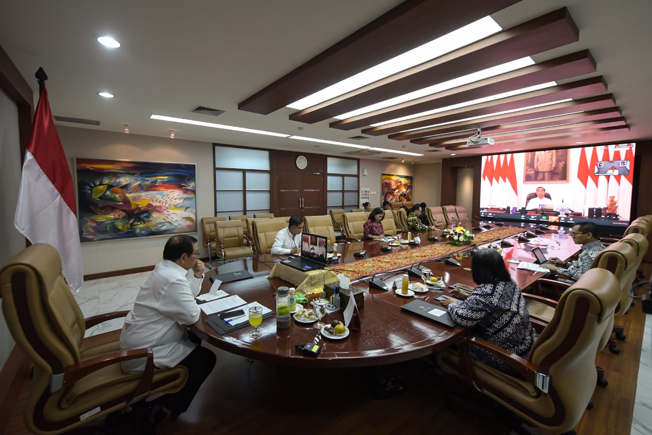 Presiden Jokowi Pimpin Ratas mengenai Kebijakan Moneter dan Fiskal Dalam Menghadapi Dampak Ekonomi Pandemi Global dari Covid-19 Melalui Daring