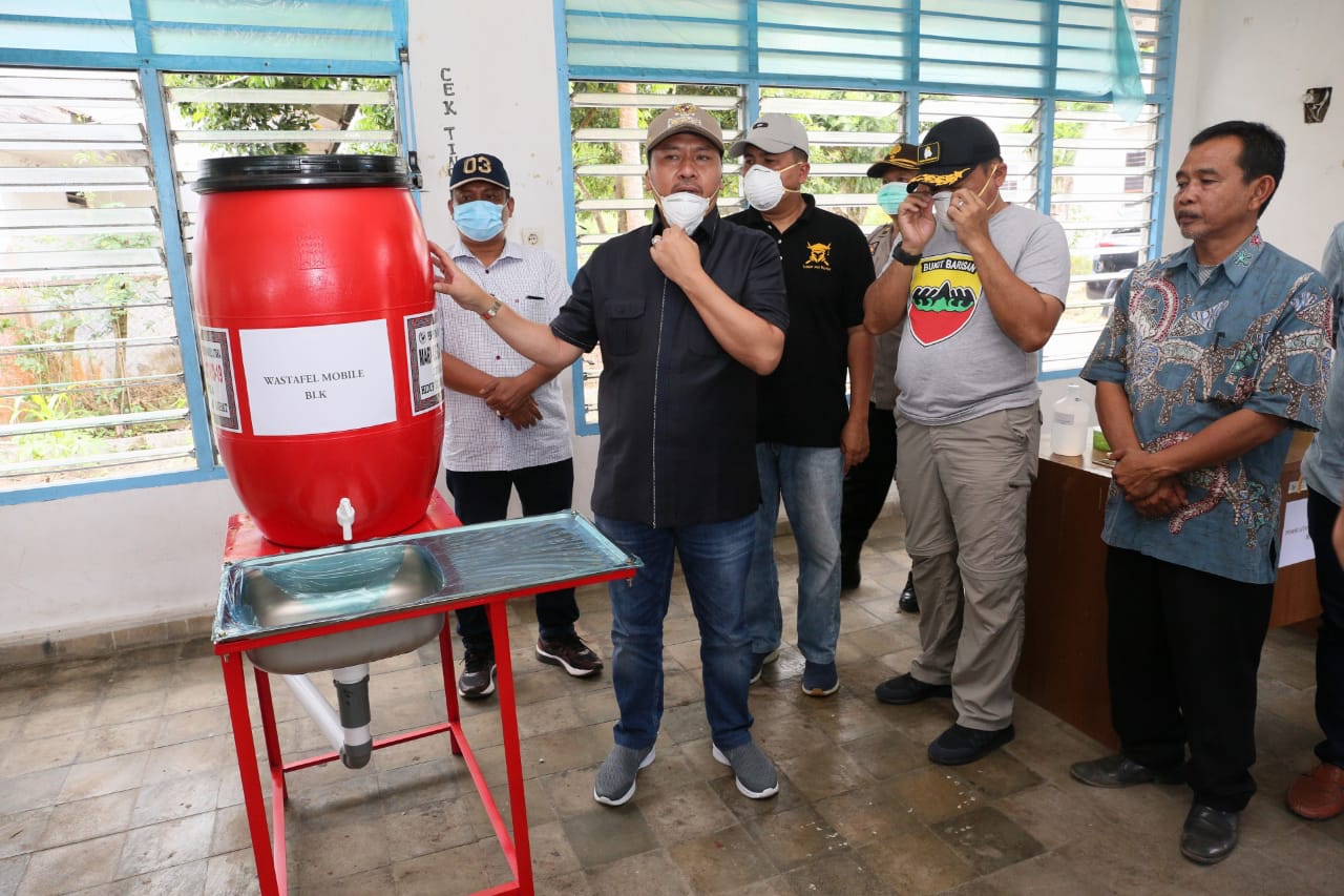 Bupati Taput Lanjutkan Sosialisasi Melawan Covid 19″ Di sinfektanisasi Area Publik