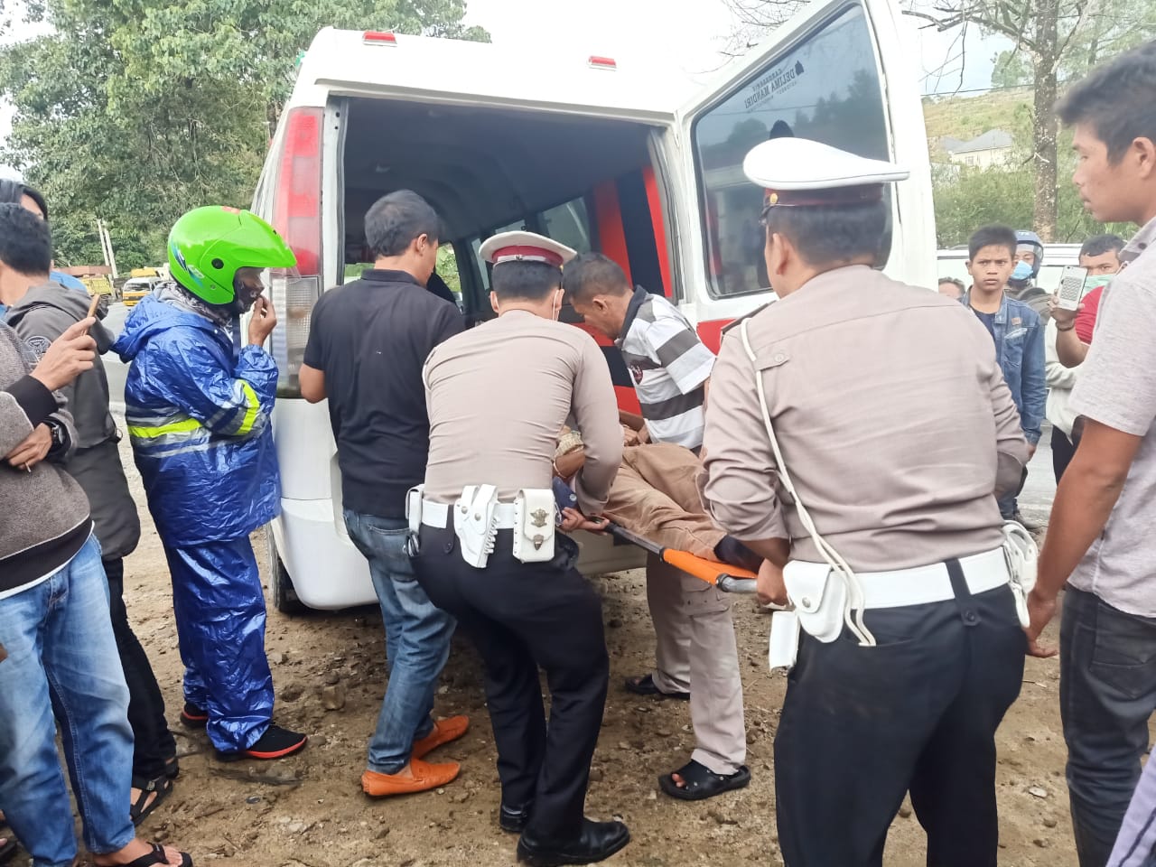 Tabrakan Maut, Supir dan Penumpang Colt Diesel Tewas Di TKP