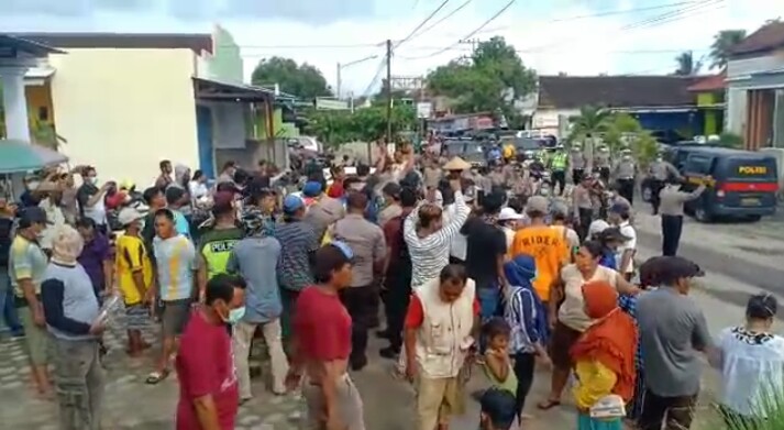 Bencana Nasional Virus Corona, Masih Ada Kerumunan Massa Aksi Penghadangan di Banyuwangi