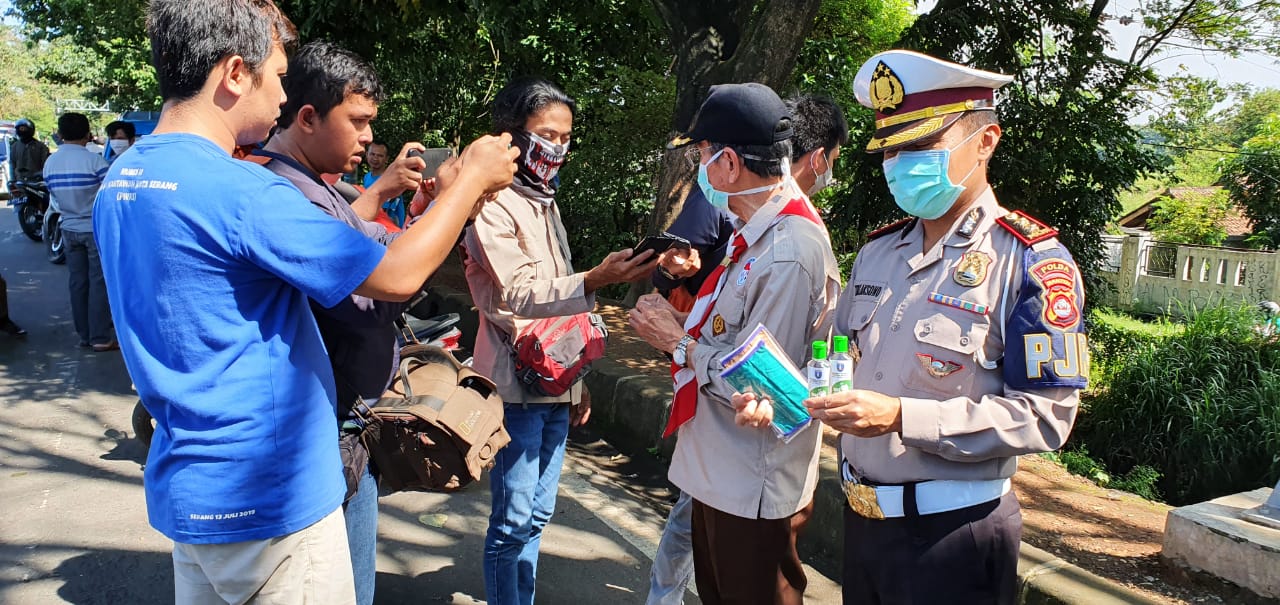 Dirlantas Polda Banten Melaksanakan sosialisasi tentang Pshycal distancing