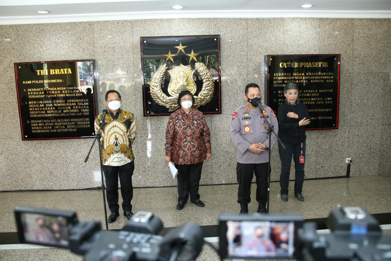 Kapolri Jenderal Listyo Sigit Prabowo bersama Menteri Lingkungan Hidup dan Kehutanan (LHK) Siti Nurbaya (Poskota.net/Dok Ist)