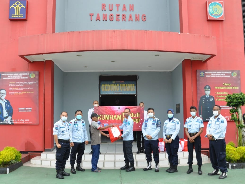 HUT Dharma Karya Dhika 2021 dengan Tema “Kumham Peduli, Kumham Berbagi dan Empati Kumham” Rutan Kelas 1 Tangerang Gelar Bakti Sosial