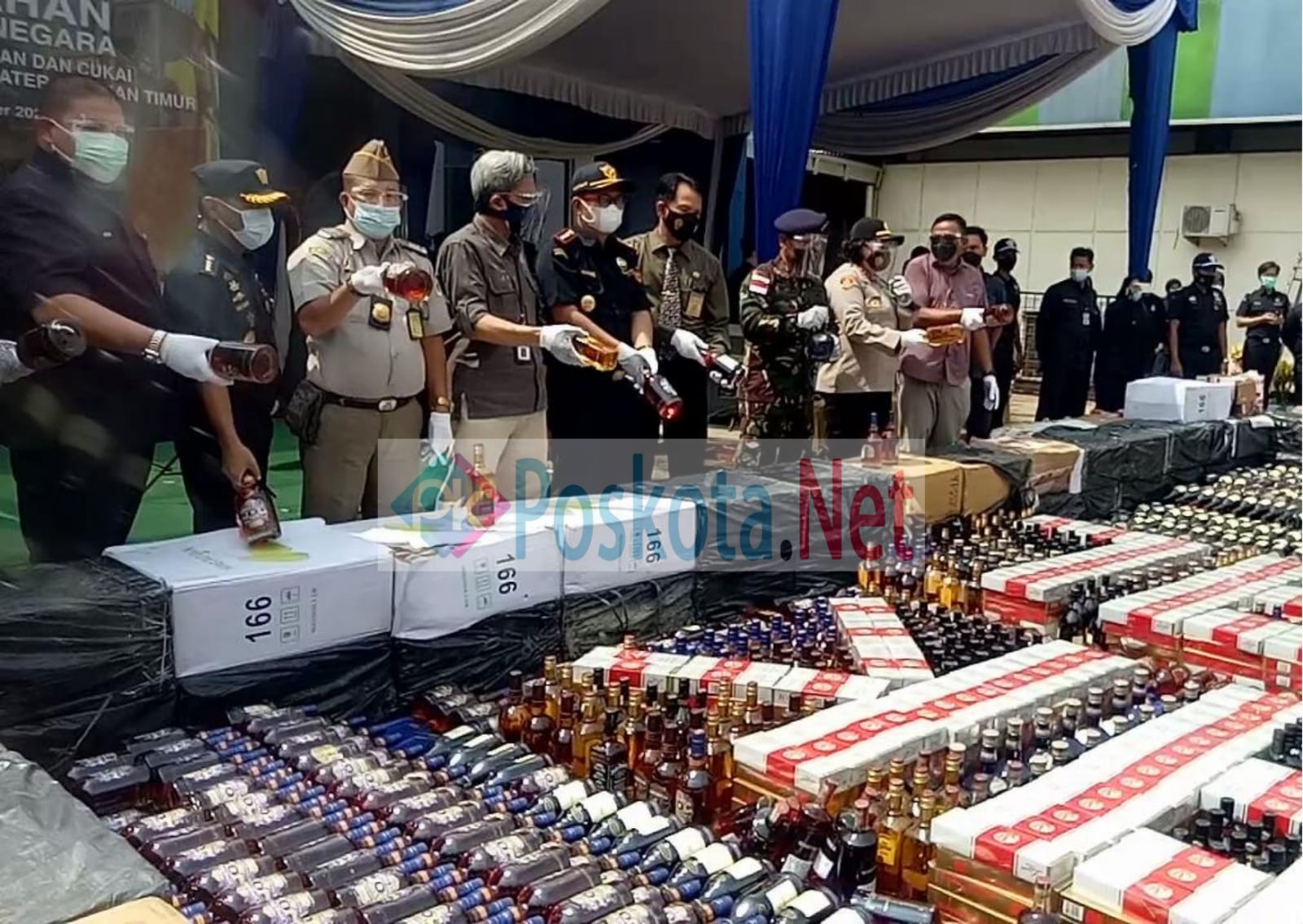 Mulai dari Rokok Sampai Alat Sex Toy yang Tidak Memiliki Ijin Edar di Musnahkan 