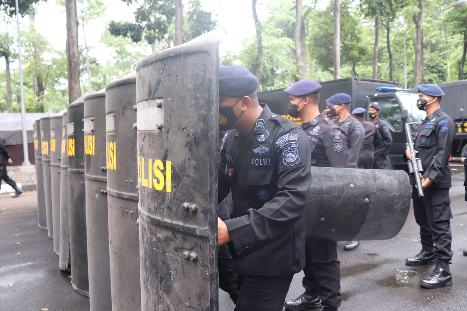 Personel BKO Brimob Polda Banten Lakukan Latihan PHH di Jakarta