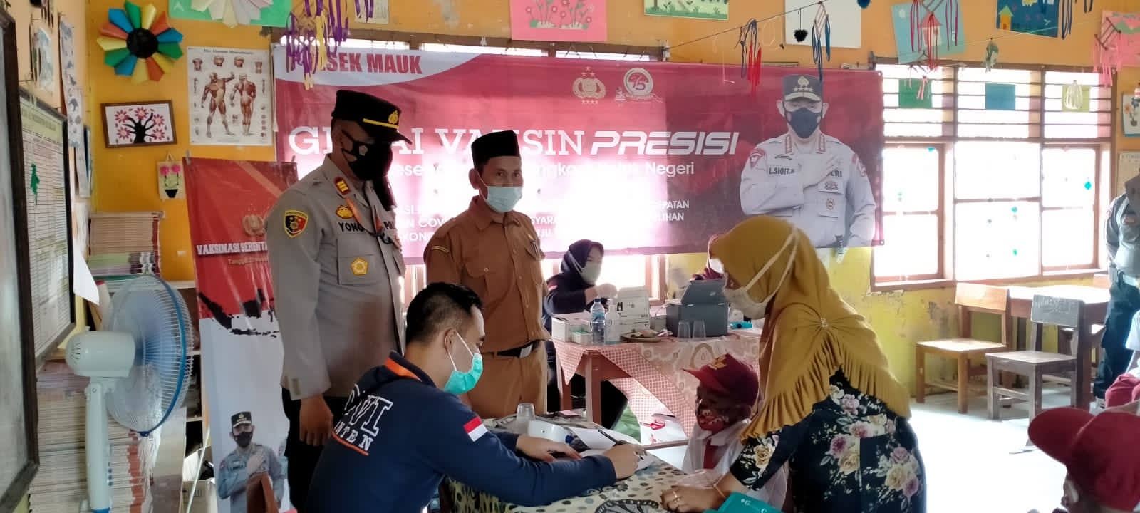 Kapolsek Mauk Monitoring Vaksinasi Anak di SD Setia Bhakti