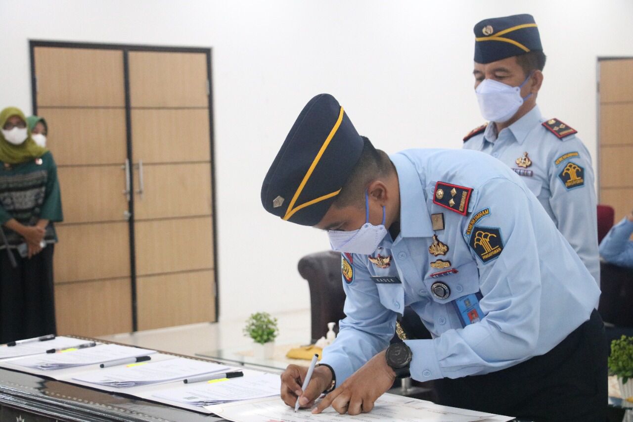 Kalapas Pemuda Tangerang Tanda Tangani Deklarasi Janji Kinerja dan Perjanjian Kinerja di Hadapan Kakanwil Kemenkumham Banten