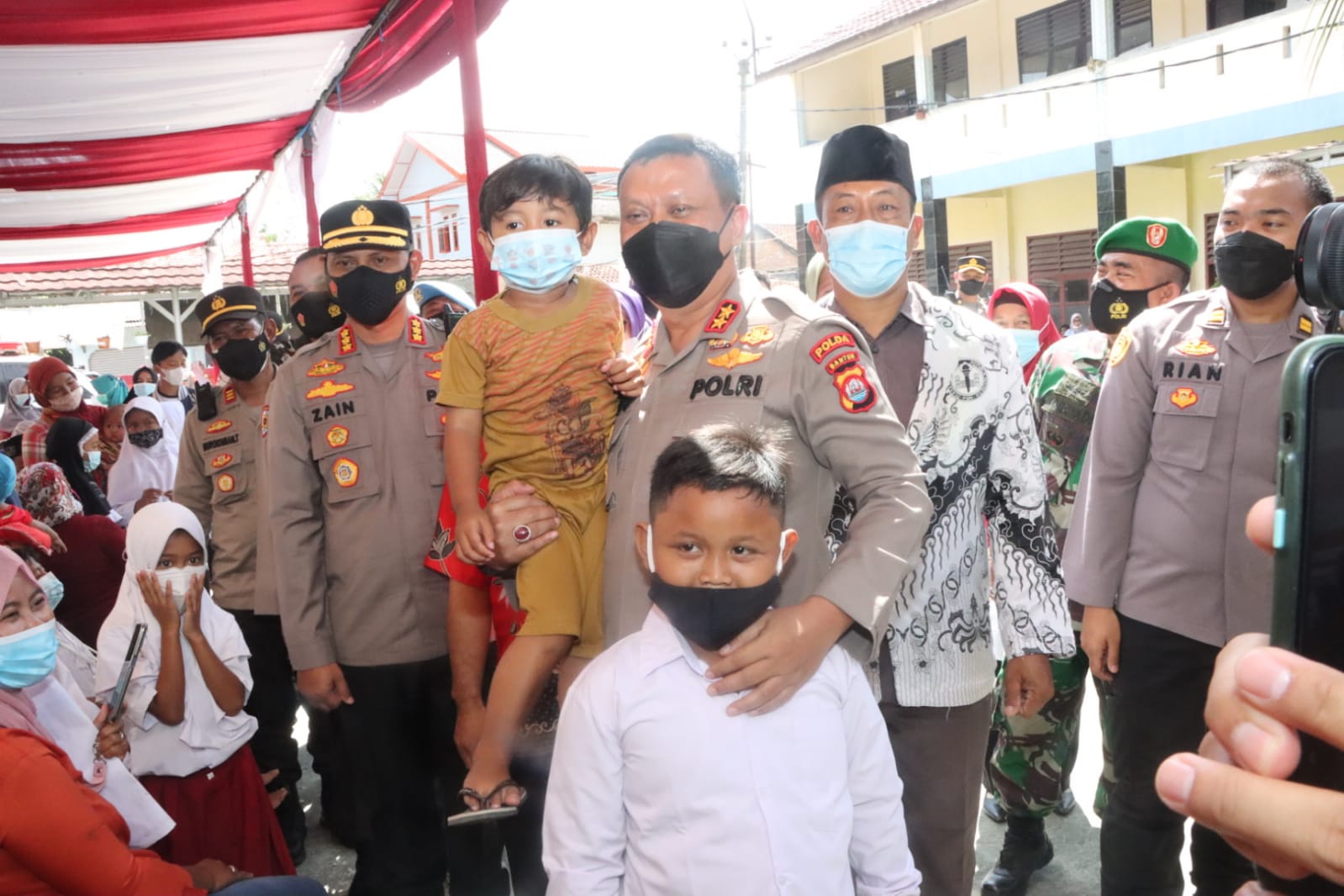 Kapolresta Tangerang Dampingi Kapolda Banten Tinjau Vaksinasi Anak di Solear