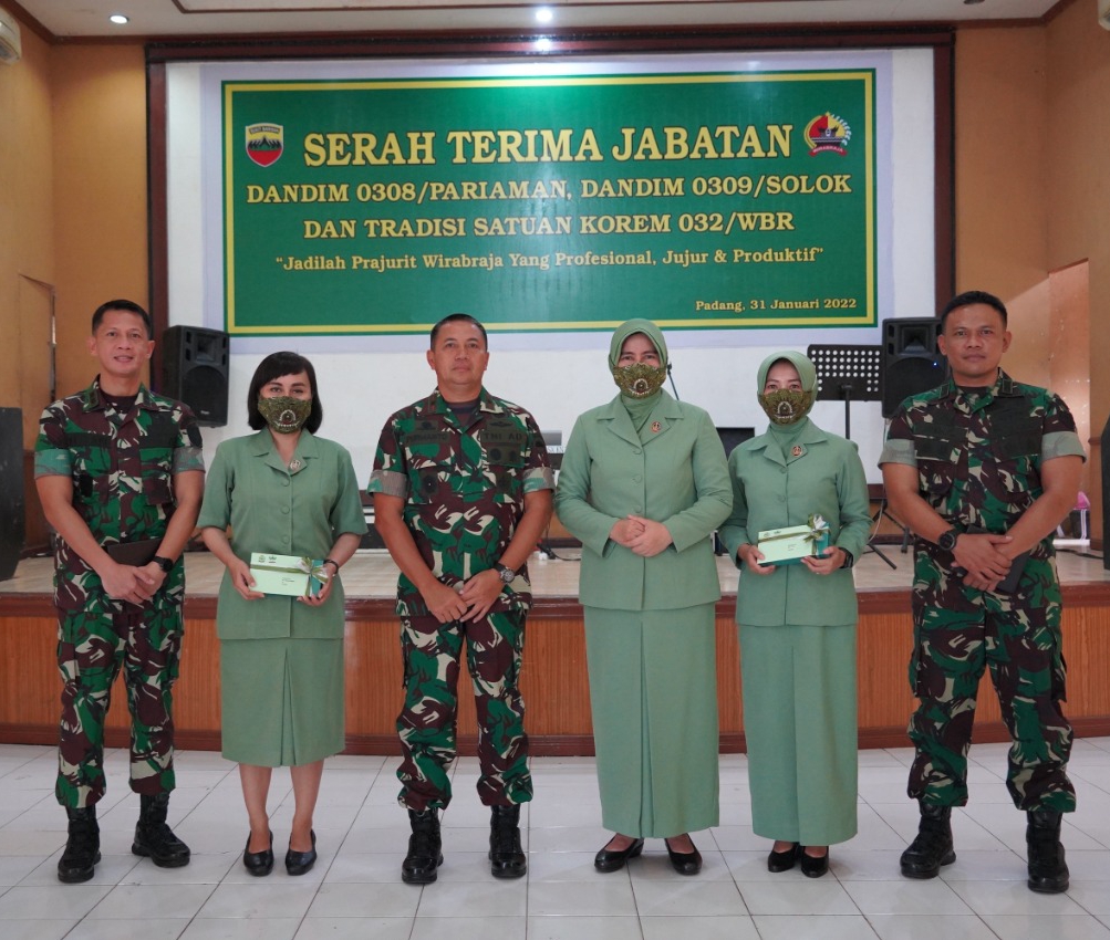 Brigjen TNI Purmanto Pimpin sertijab serta Lantik Dandim 0308/Pariaman dan Dandim 0309/Solok Yang baru (Poskota.Net/Dok Ist)