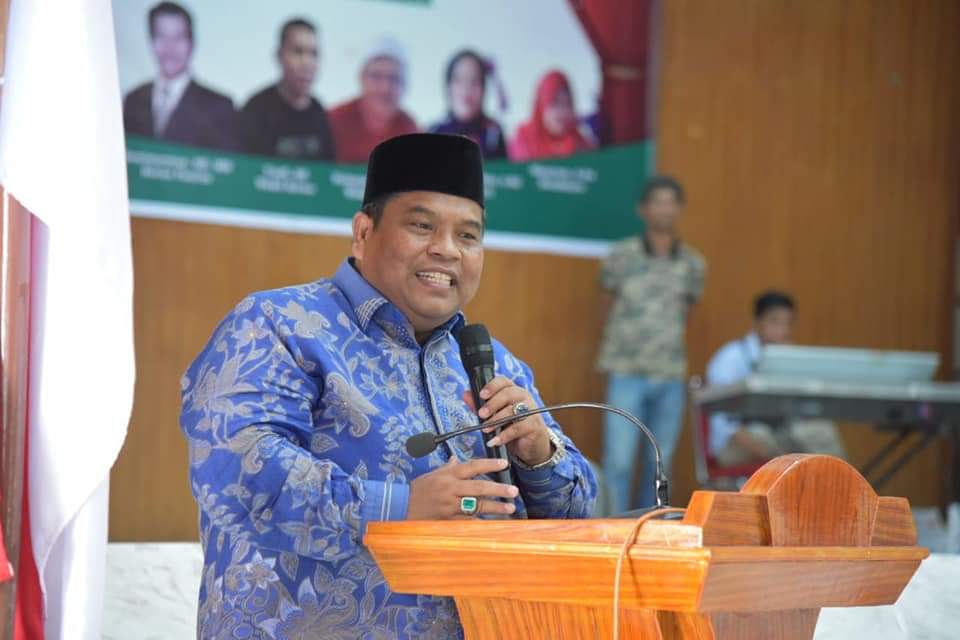 Bupati Kabupaten Padang Pariaman Suhatri Bur SE.MM (Poskota.net/Dok Ist)