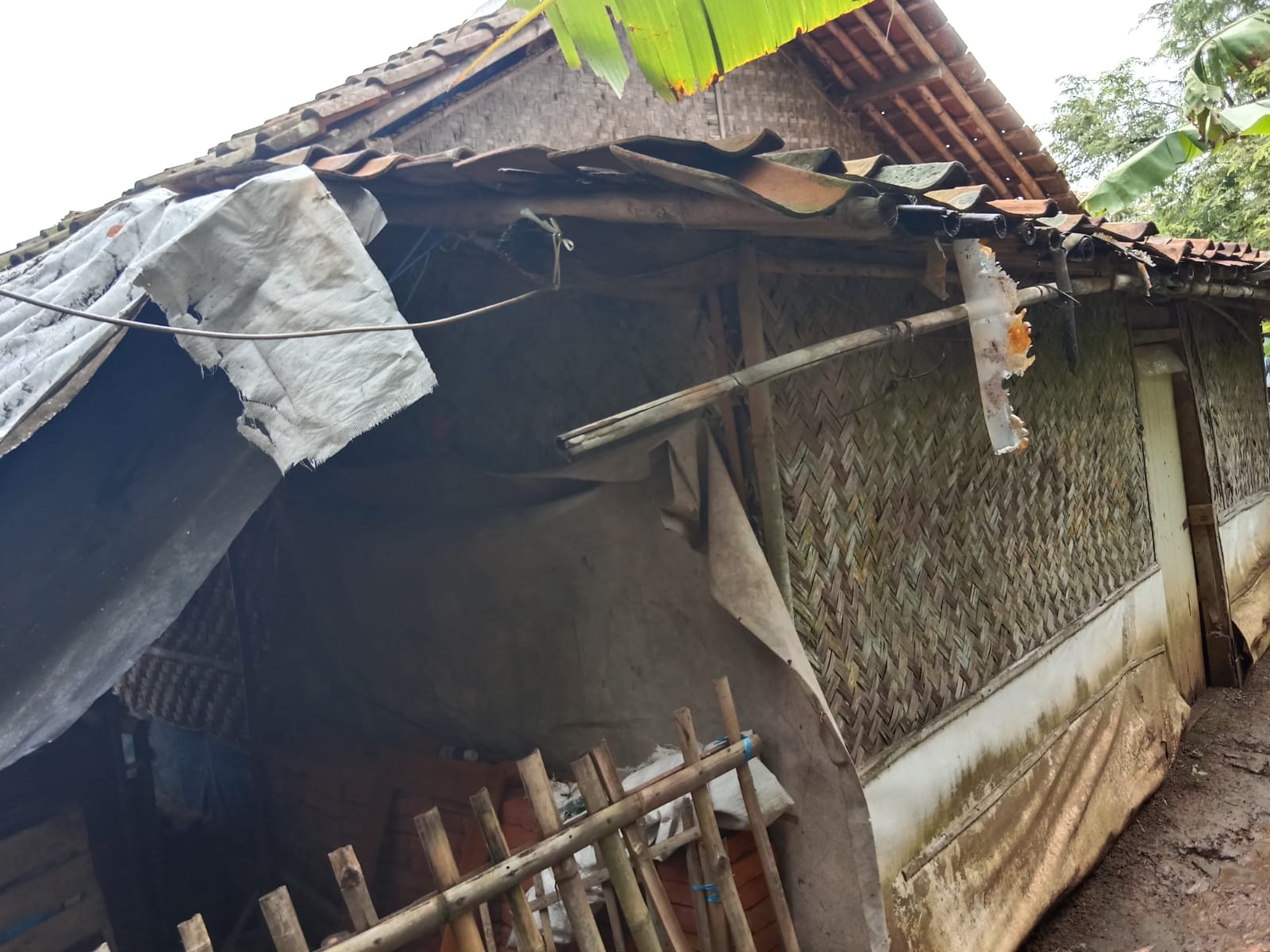 Suara Hati Warga Kertajaya Menangis, Bertahun-tahun Melihat Rumah Tak Layak Huni Dari Kuli Panggul Padi