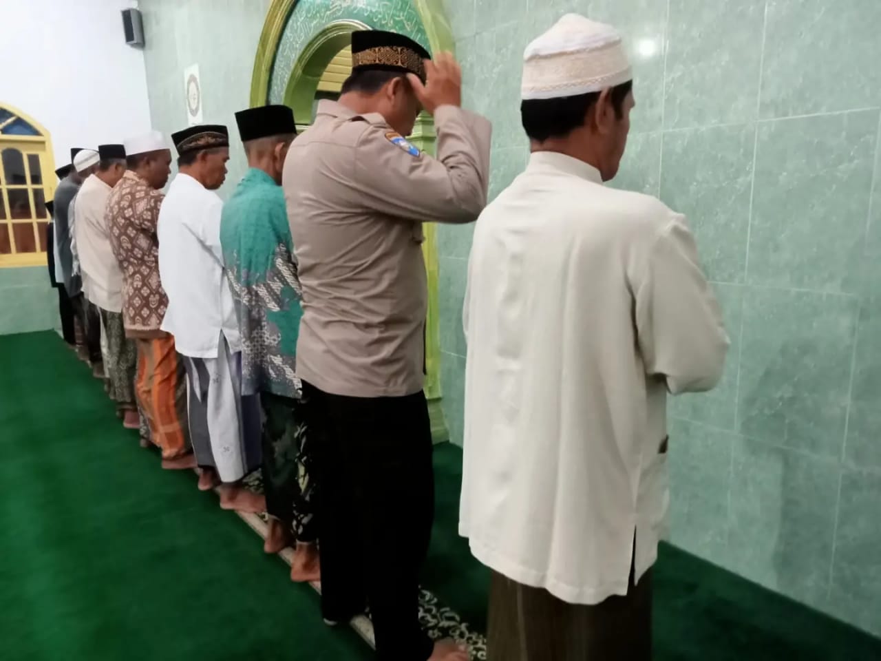 Untuk Meningkatkan Keimanan, Anggota Polsek Kronjo Polresta Tangerang Melaksanakan Subuh Keliling