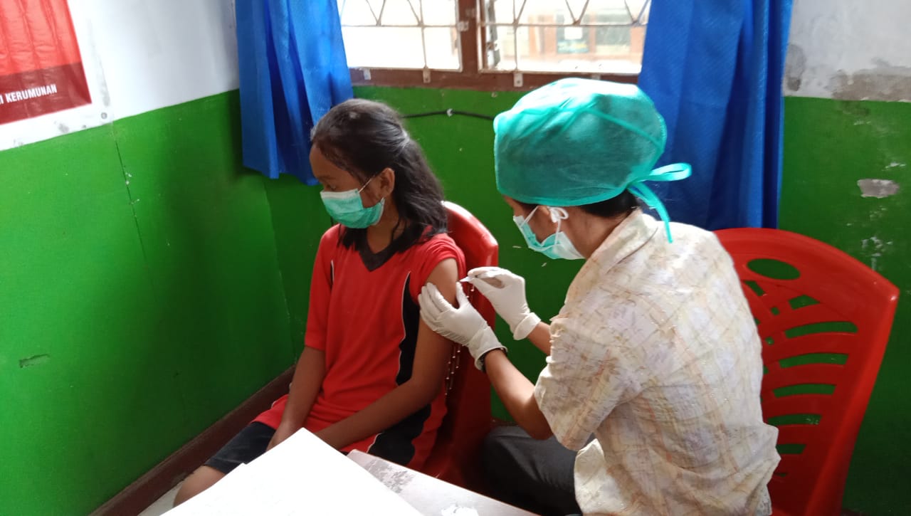 Melalui Tim Gabungan Vaksinasi, Polres Tolikara Gencar Memberikan Pelayanan Vaksin Kepada Masyarakat