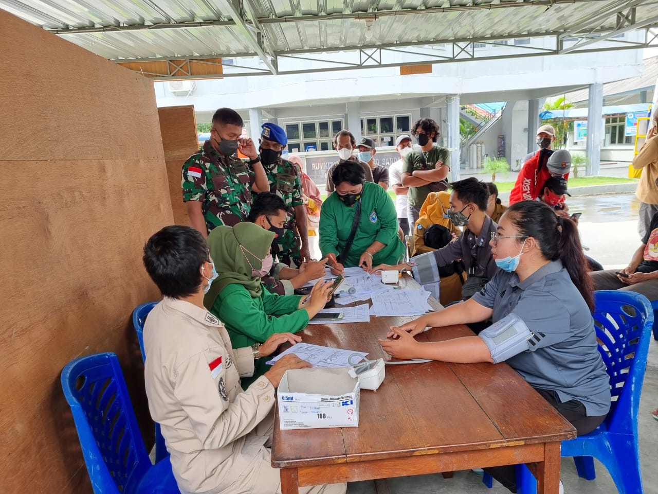 Nakes Rumkital dr. Soedibjo Sardadi Jayapura Terus Berikan Layanan Vaksinasi Bagi Masyarakat Jayapura