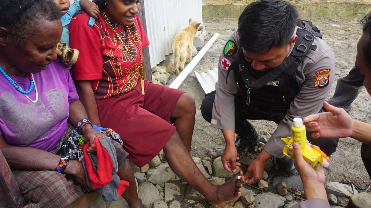 Keladi Sagu Menjadi Bukti Sentuhan Kasih Polri Kepada Masyarakat di Kabupaten Puncak