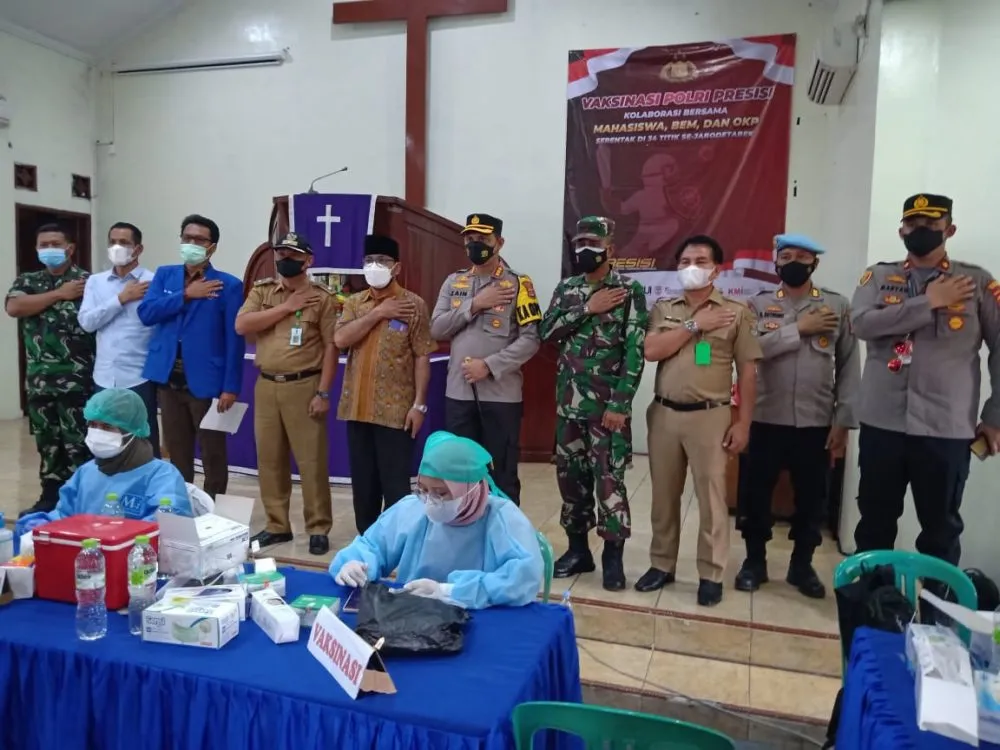 Kapolsek Pasar Kemis Polresta Tangerang Dampingi Kapolresta Tangerang, Tinjau Vaksin Polri Presisi di HKBP Kuta Jaya