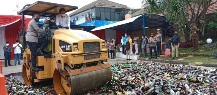 Sambut Bulan Ramadhan Polrestro Tangerang Musnahkan Miras dan Narkoba