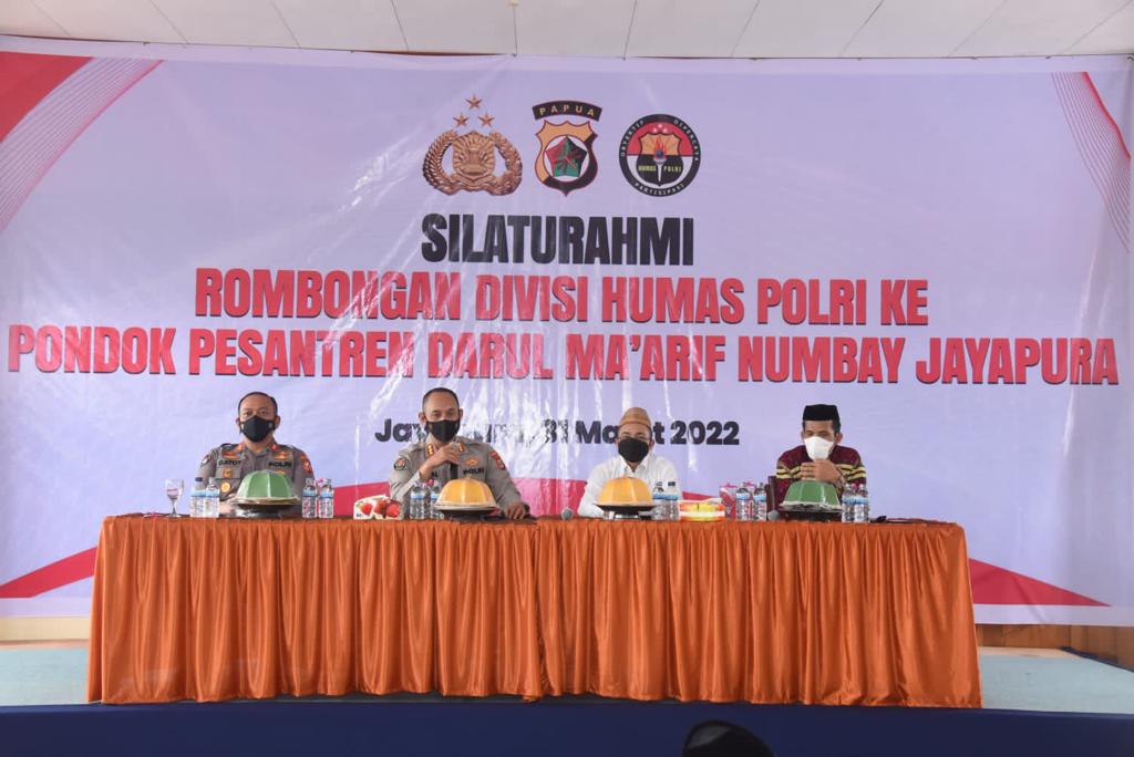 Sosialisasi Kontra Radikalisme Dilakukan Polri di Ponpes Darul Ma’arif Numbay Jayapura