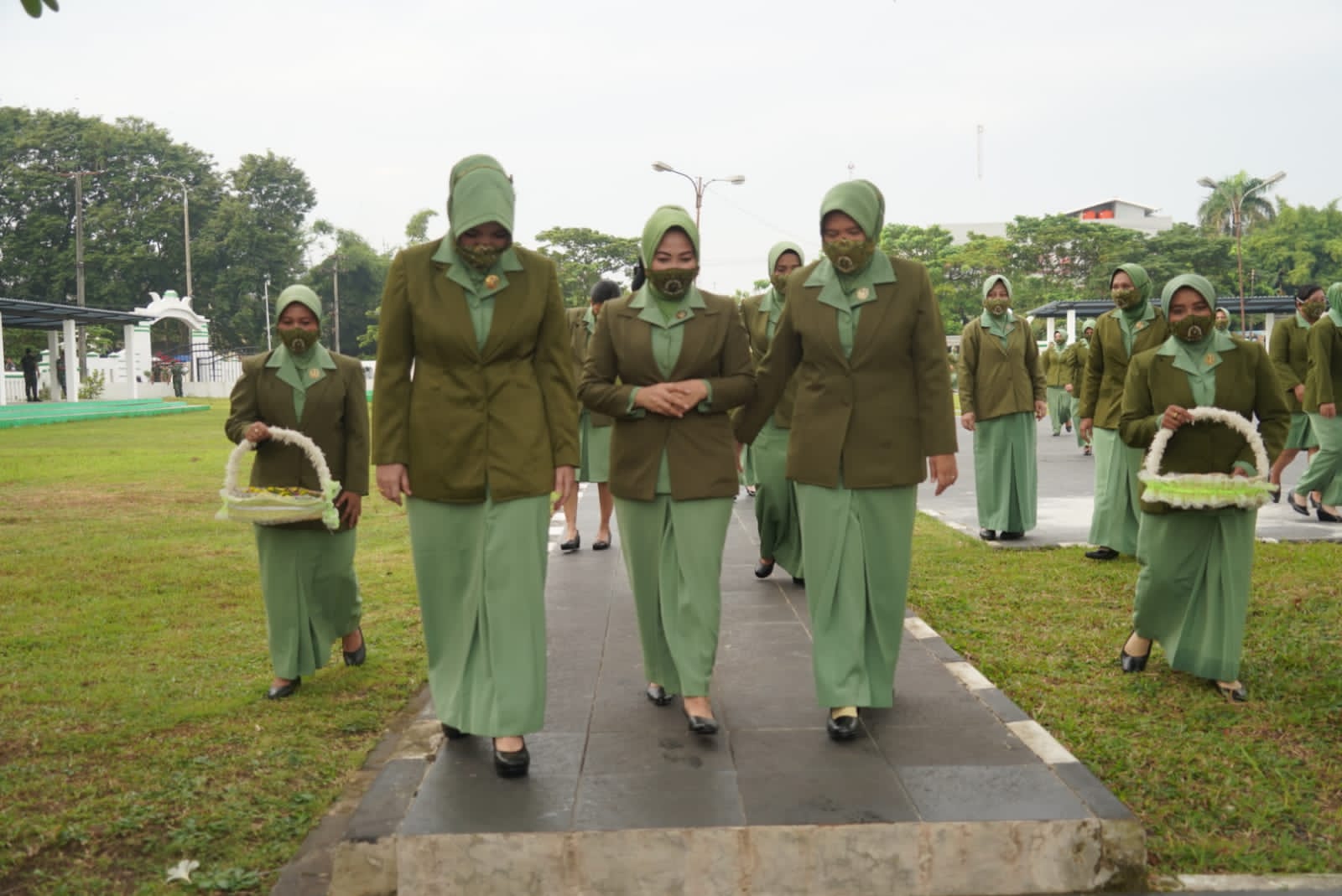 Persit KCK Koorcab Rem 064 PD III Siliwangi Melaksanakan Ziarah di TMP Ciceri