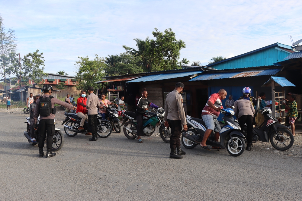 Ciptakan Kamtibmas Yang Aman Dan Kondusif, TNI-Polri di Yahukimo Gelar Razia Sajam