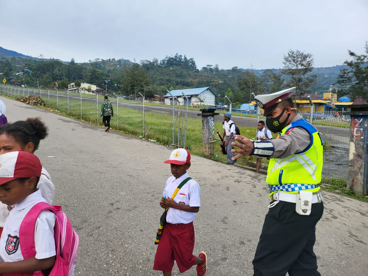Satuan Lalulintas Polres Tolikara Imbau Pengendara Tertib Berlalulintas