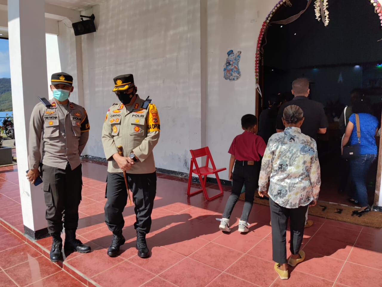 Kapolres Pegubin Pantau Kegiatan Ibadah Jumat Agung dalam rangka menyambut Perayaan Paskah di Kabupaten Pegunungan Bintang