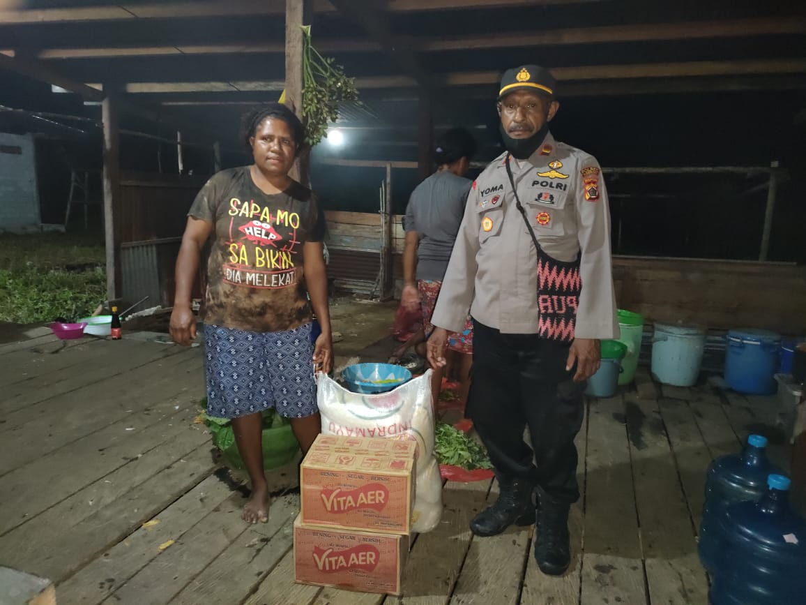 Polres Keerom Berikan Bantuan Sembako Guna Mendukung Kegitan Keagamaan