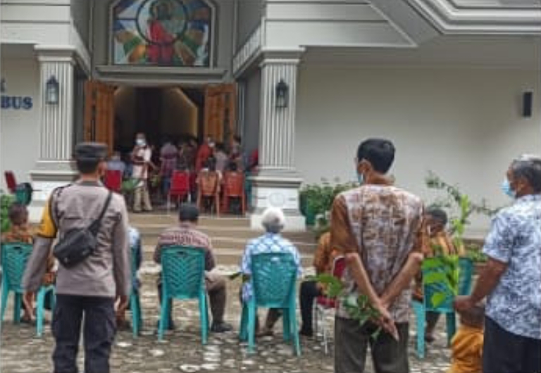 Polsek Baturaja barat Monitoring dan Pengamanan Perayaan Ibadah Misa Anak-Anak Tahun 2022