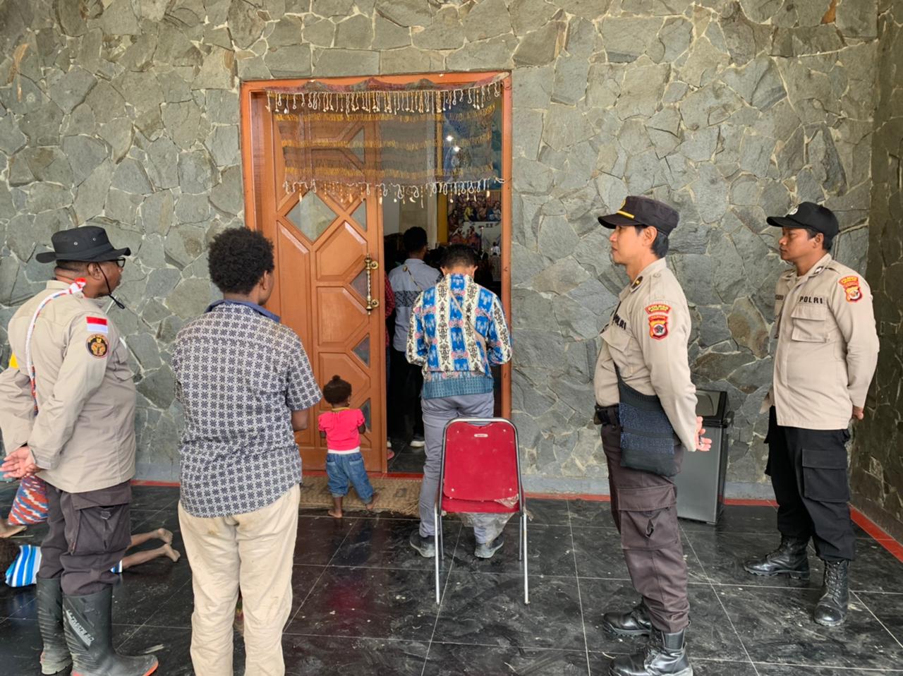 Memperingati Paskah, Ini Yang Dilakukan Polisi Di Intan Jaya