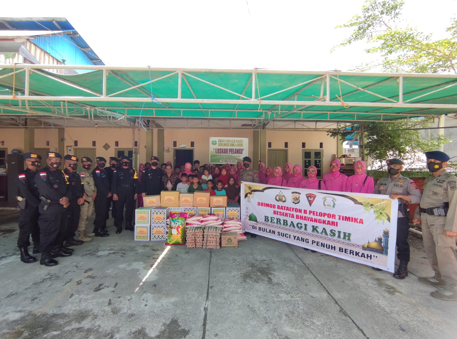 Brimob Timika Berbagi Kasih di Bulan Penuh Berkah