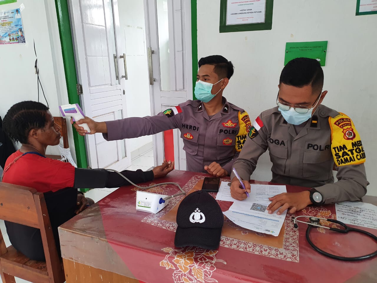 Tim Medis Satgas Damai Cartenz Kembali Berikan Layanan Kesehatan Bagi Masyarakat di Kabupaten Pegunungan Bintang