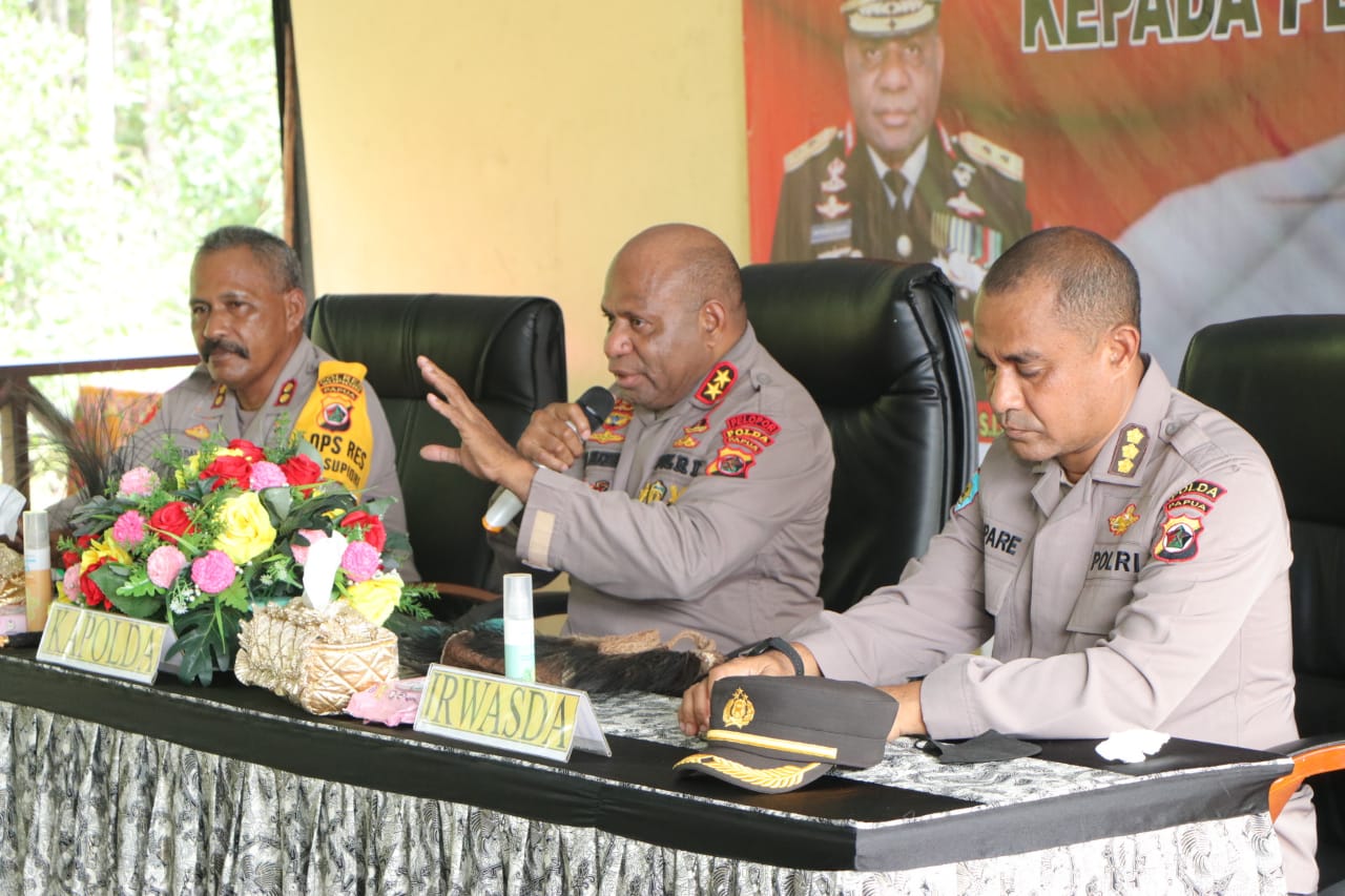 Tatap muka kapolda Papua bersama personel polres supiori, titip 34 bintara remaja