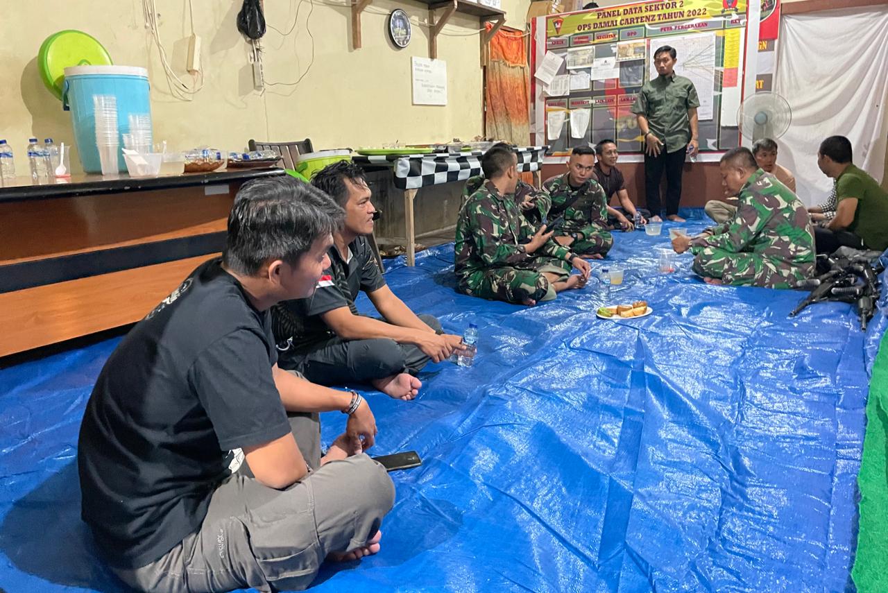 Sinergitas TNI-Polri, Satgasres Damai Cartenz Nduga dan Satgas Koramil Nduga Lakukan Buka Puasa Bersama