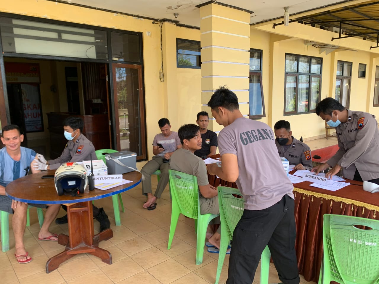 Antusias Masyarakat, Ikuti Gerai Vaksinasi Yang Digelar Oleh Satgas Binmas Ops Damai Cartenz 2022 di Yahukimo