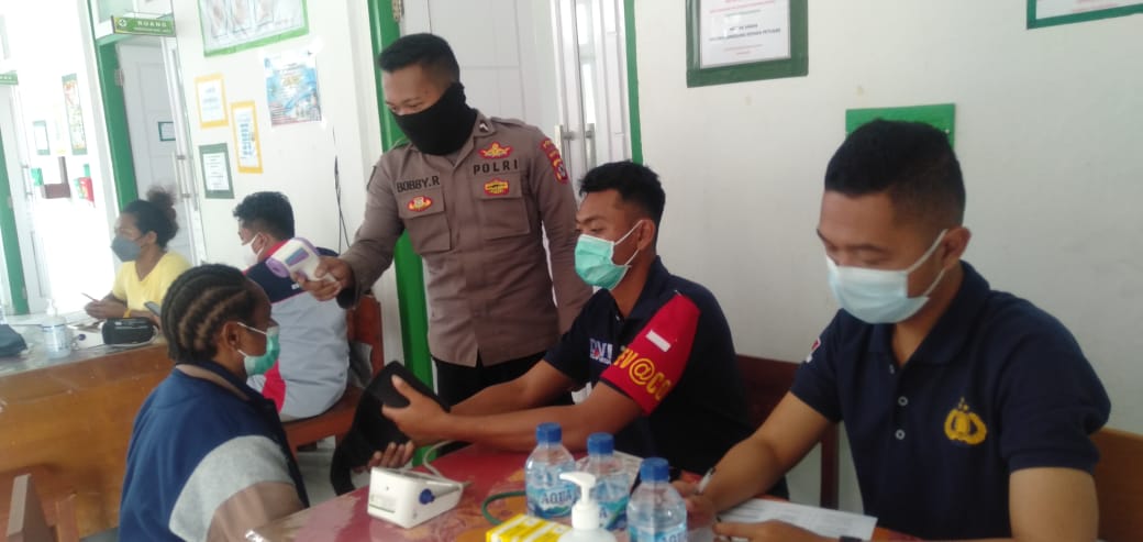 Tak Henti Tim Medis Binmas Noken Pegunungan Bintang Berikan Pelayanan Kesehatan Untuk Masyarakat