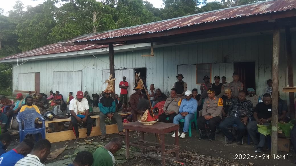 Ciptakan Situasi yang Tentram, Polres Mamberamo Raya Hadiri Perjanjian Perdamaian di Kampung Burmeso