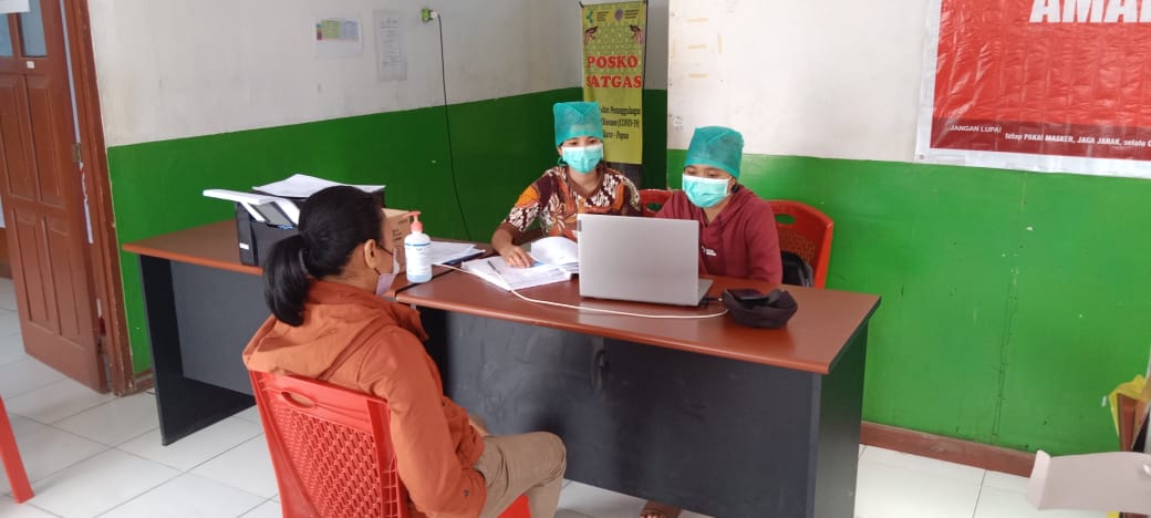 Pelayanan Terbaik Terus Diberikan Oleh Posko Vaksinasi Presisi Tolikara Kepada Masyarakat Jelang Hari Raya