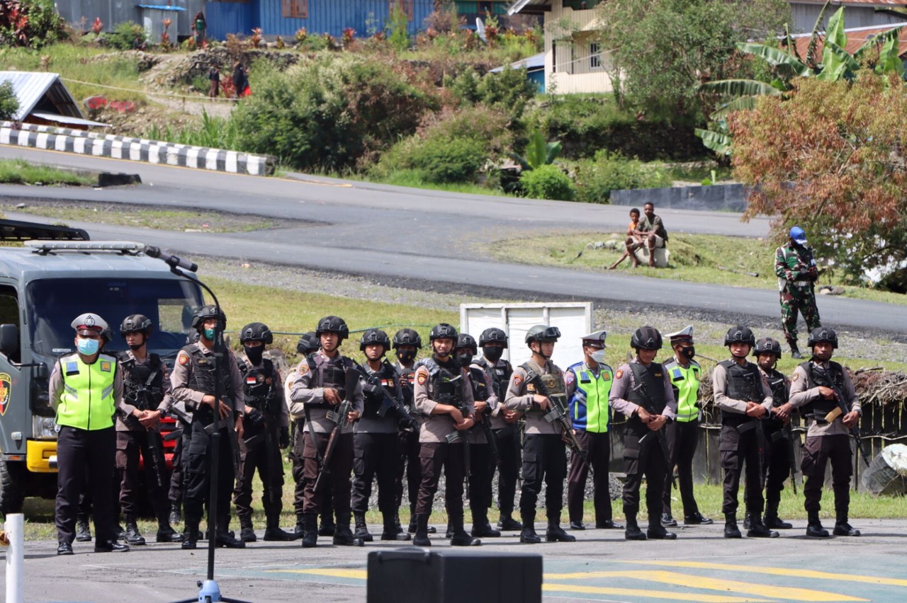 Pastikan Keamanan Jelang Hari Raya Idul Fitri, Personel Gabungan Gelar Patroli di Puncak Jaya