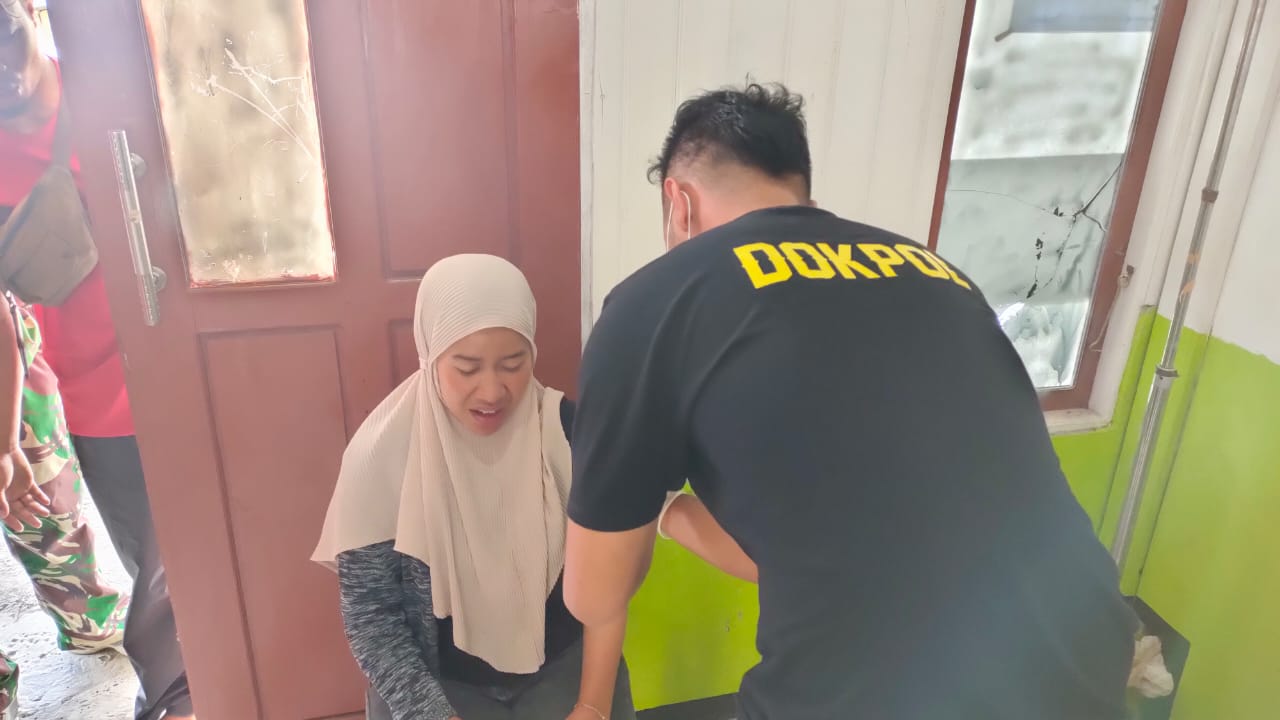 Tingkatkan Imunitas, Satgas Binmas Lakukan Vaksinasi Kepada Masyarakat Di Intan Jaya