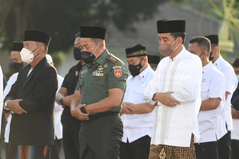 Presiden Joko Widodo Dan Ibu Iriana , Sholat Idul Fitri di Istana Kepresidenan Jogyakarta
