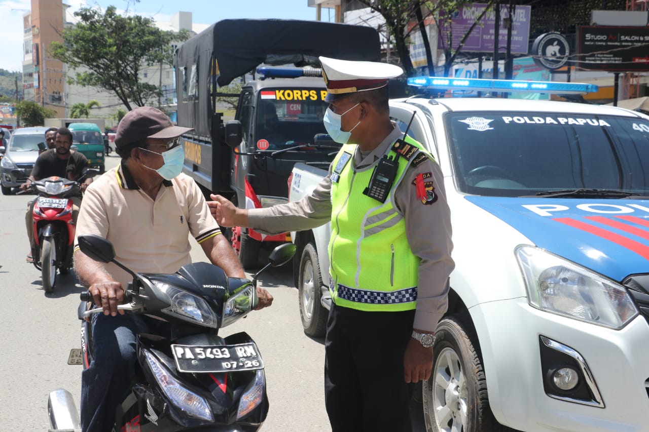 Personel Ops Ketupat Cartenz Giat Patroli Arus Lalin di Kawasan Abepura