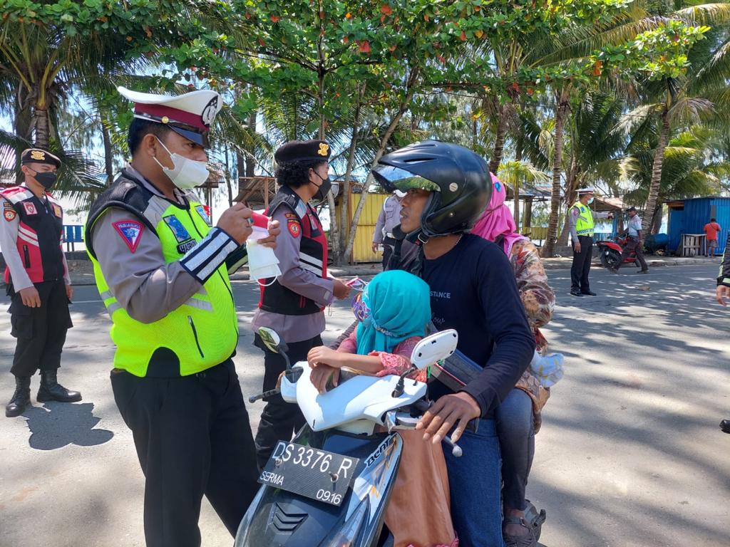 H+3 Lebaran, Personel Operasi Ketupat Cartenz 2022 Laksanakan Patroli dan Pantau Lokasi Wisata