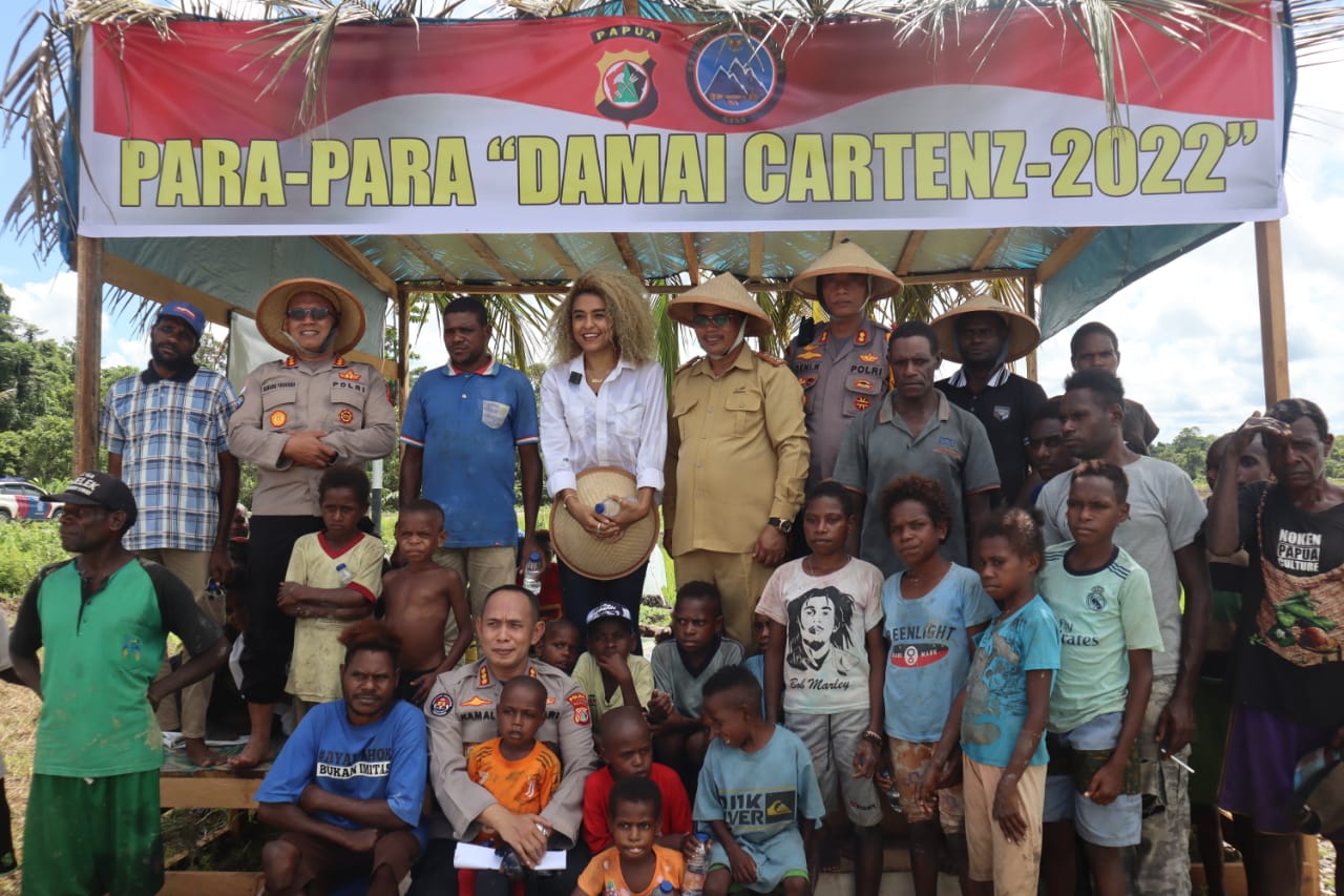 Ulfa Alhamid Bersama Ops Damai Cartenz 2022, Hadirkan Keceriaan Bagi Anak-Anak di Yahukimo