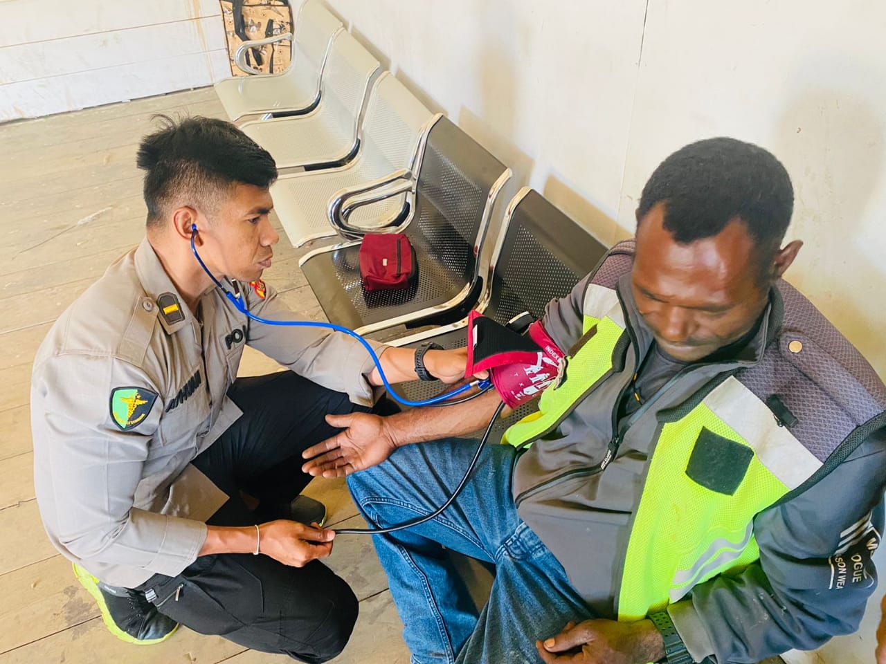 Tim Medis Kembali Obati Masyarakat Intan Jaya Yang Alami Sakit